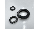 黒スプリングワッシャー2mm