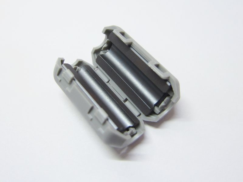 フレンダ ZCAT1325-0530A | TDK フェライトコア クランプフィルタ, 5mm